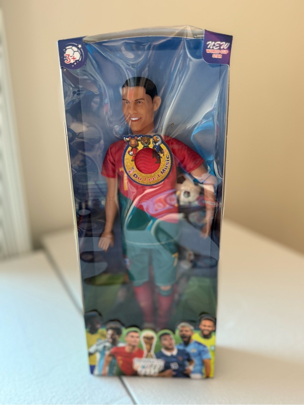 Ronaldo Action figurine in Portugal Red Shirt & Teal Shorts